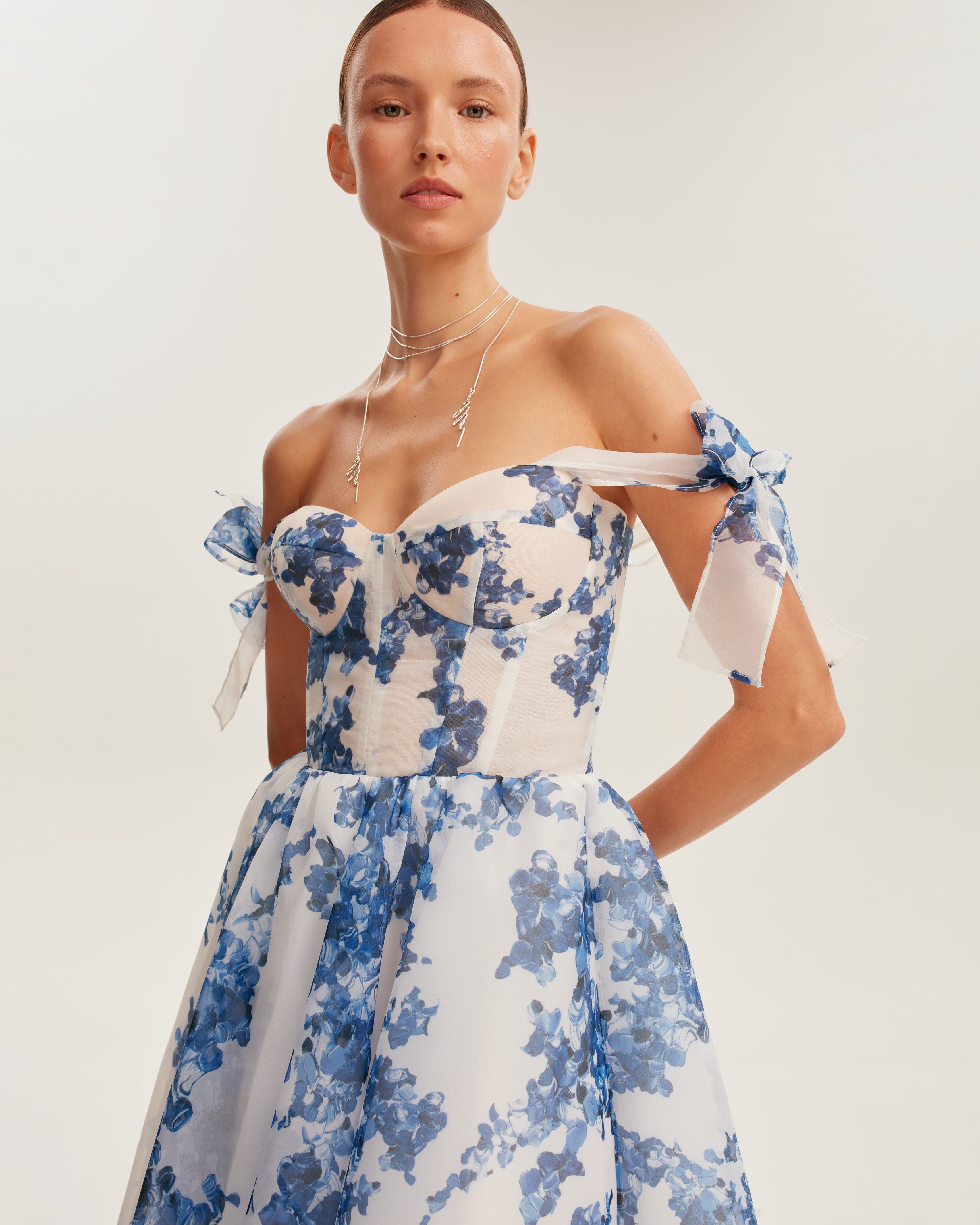 Eden - Charming Midi Dress